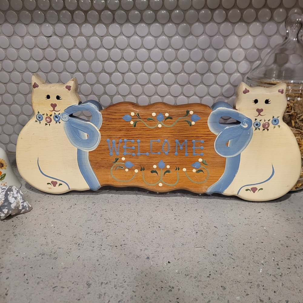 Charming Handmade Vintage Cat Welcome Sign